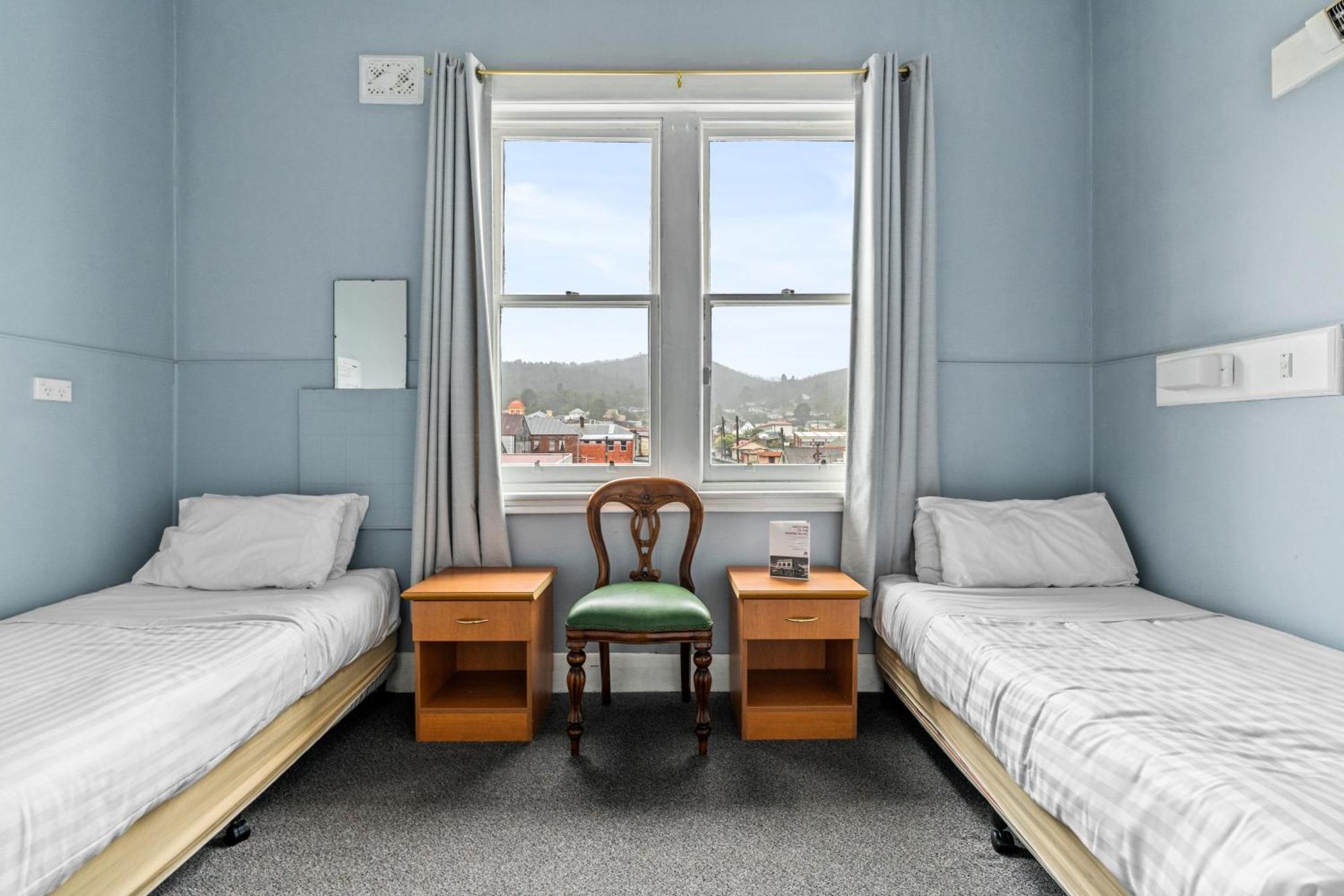 Empire Hotel Queenstown Room photo