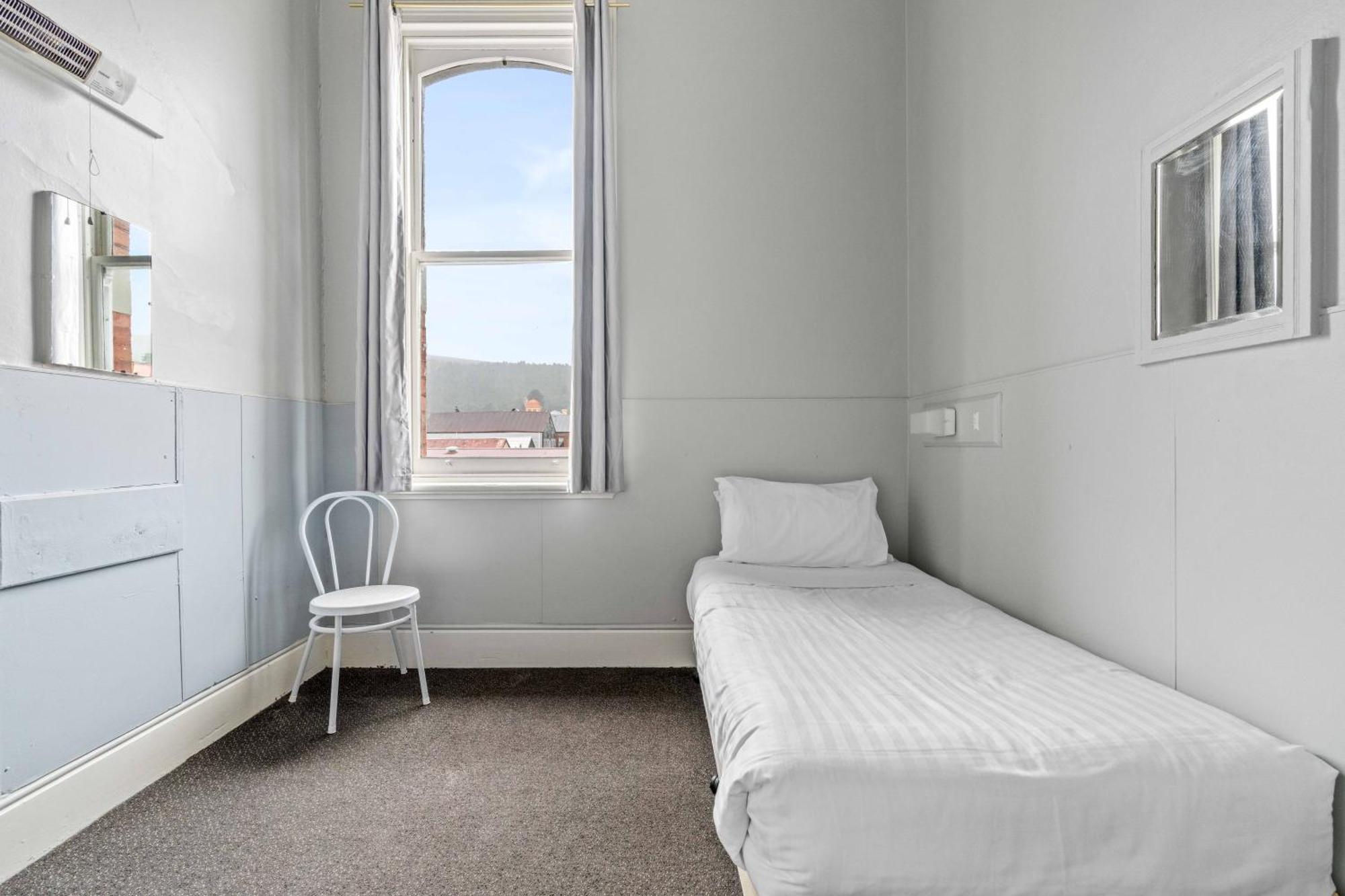 Empire Hotel Queenstown Room photo